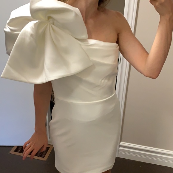 Solace London Tianah Dress in White NWT - Picture 2 of 2